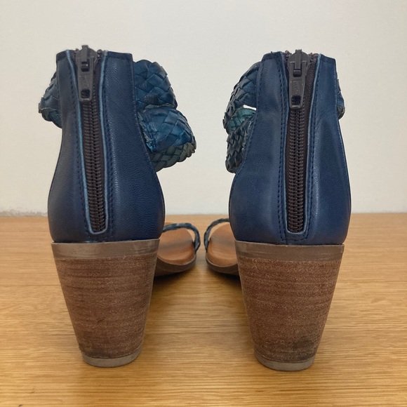 Sundance Catalog Bonaire Sandals 9 - Picture 4 of 5